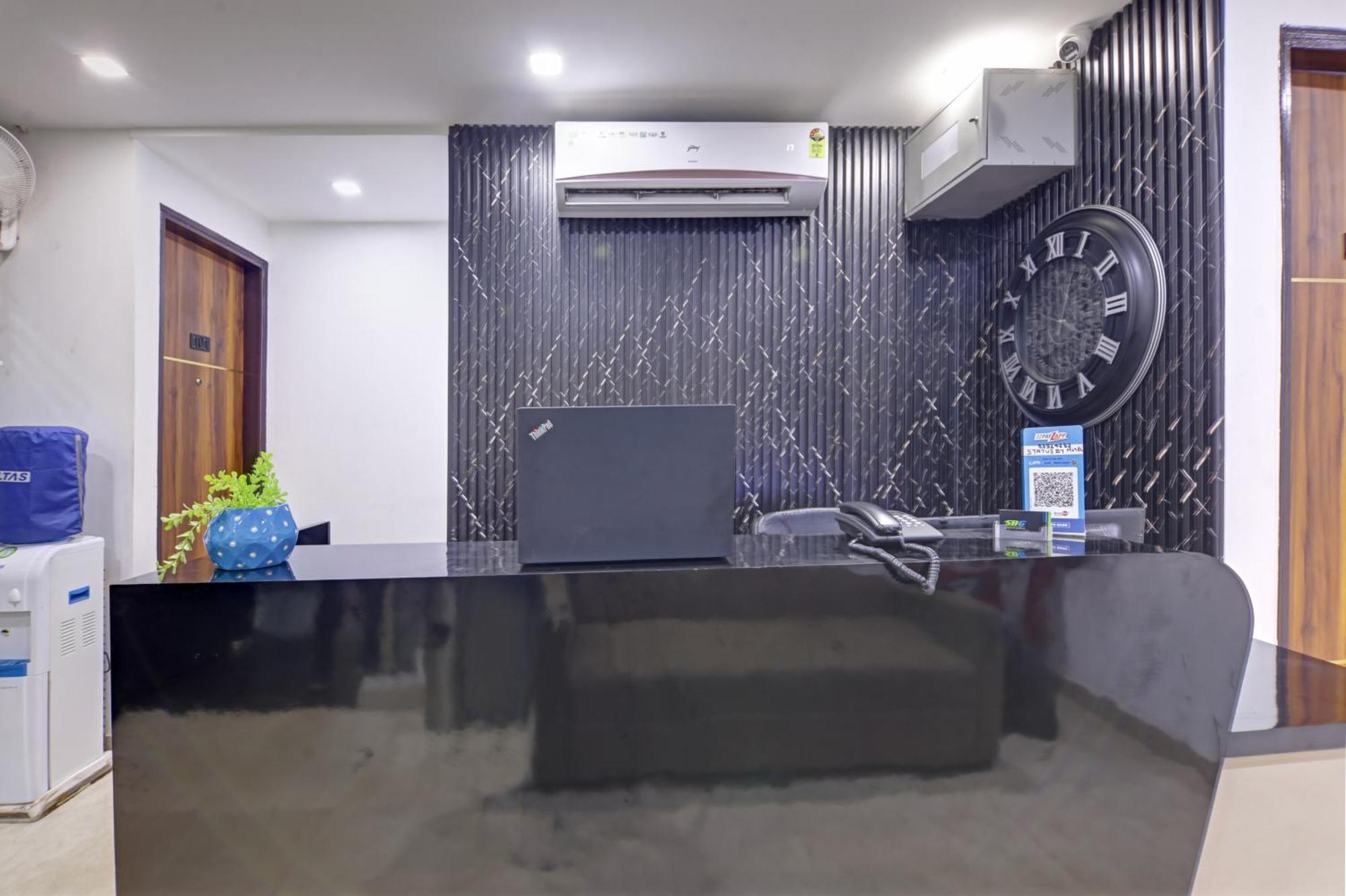 Status By Hotel The Emporio Ghaziabad Exterior photo