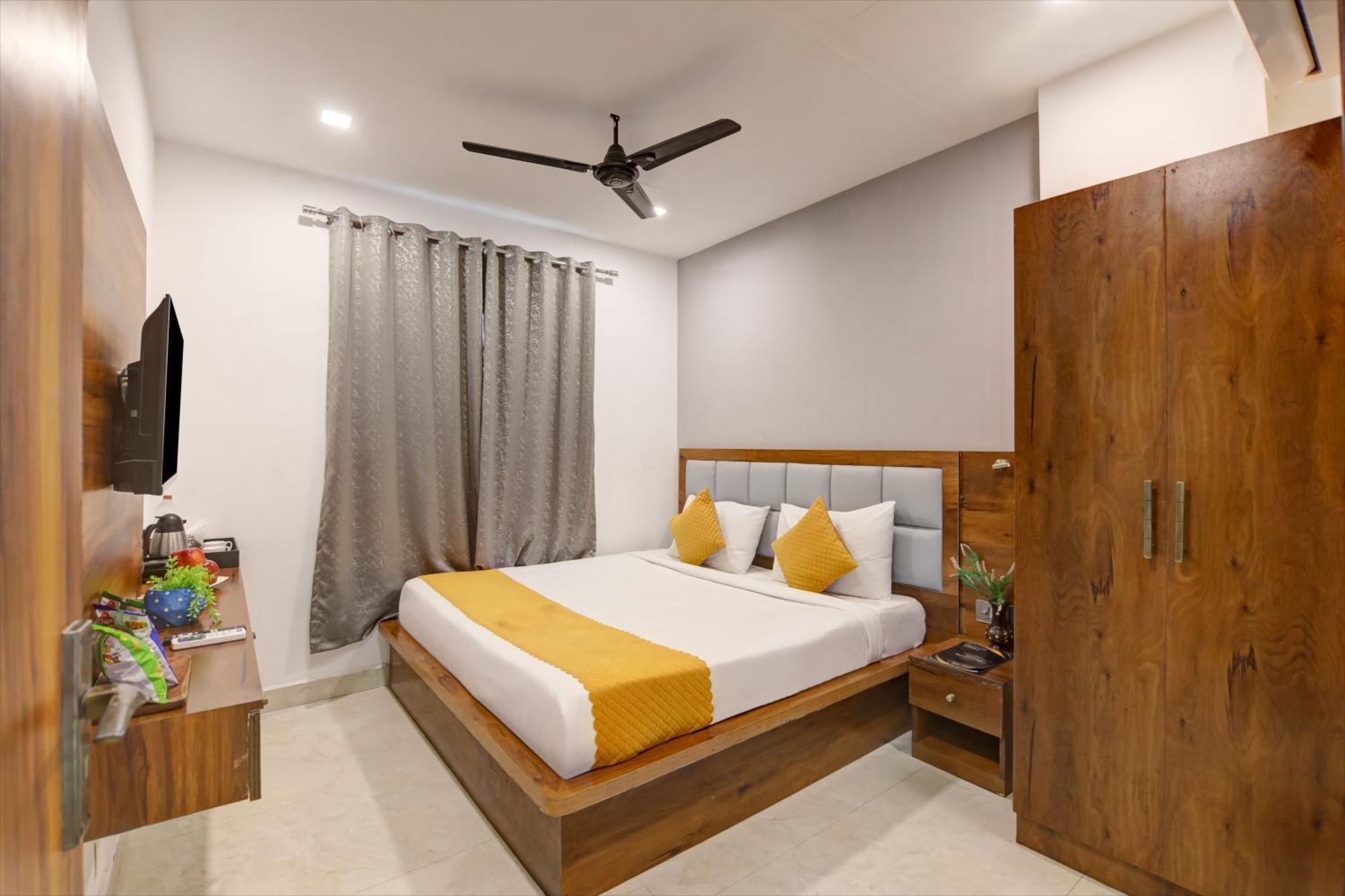 Status By Hotel The Emporio Ghaziabad Exterior photo