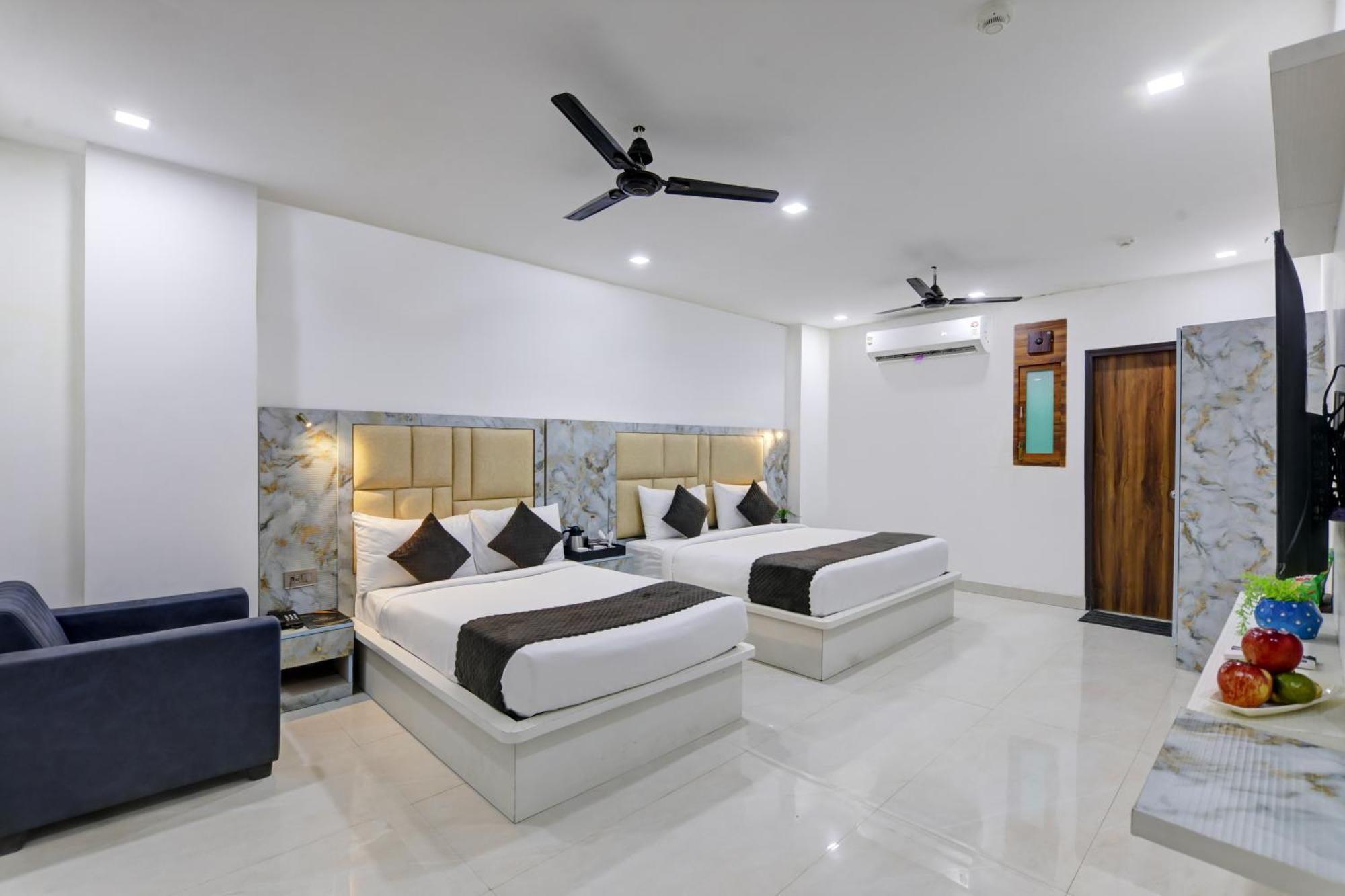 Status By Hotel The Emporio Ghaziabad Exterior photo