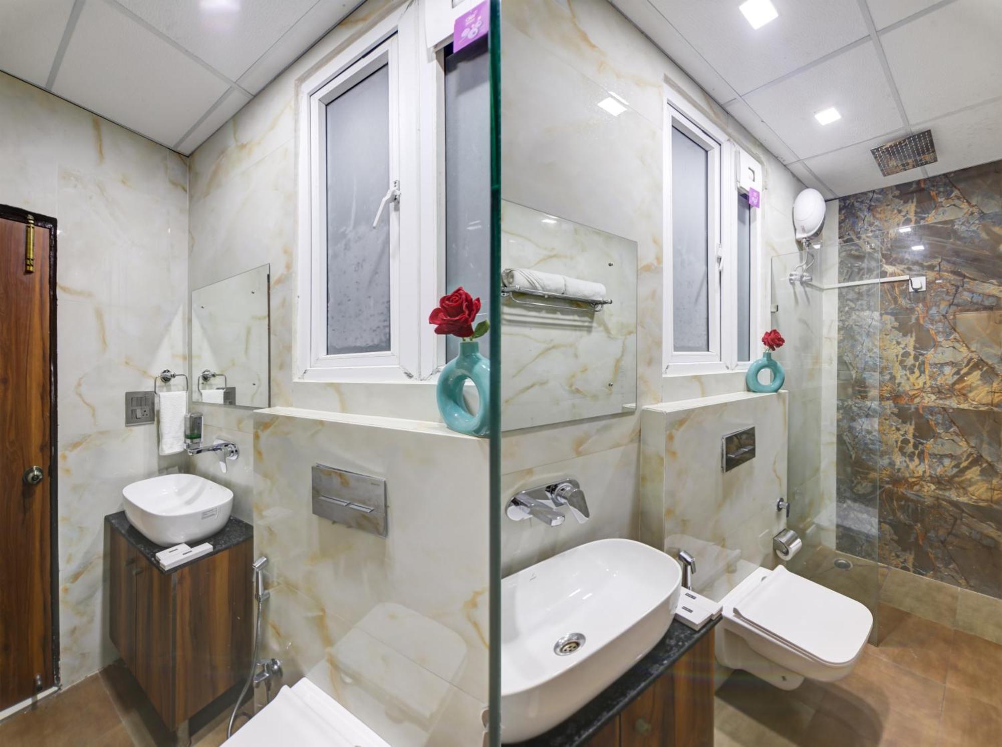 Status By Hotel The Emporio Ghaziabad Exterior photo