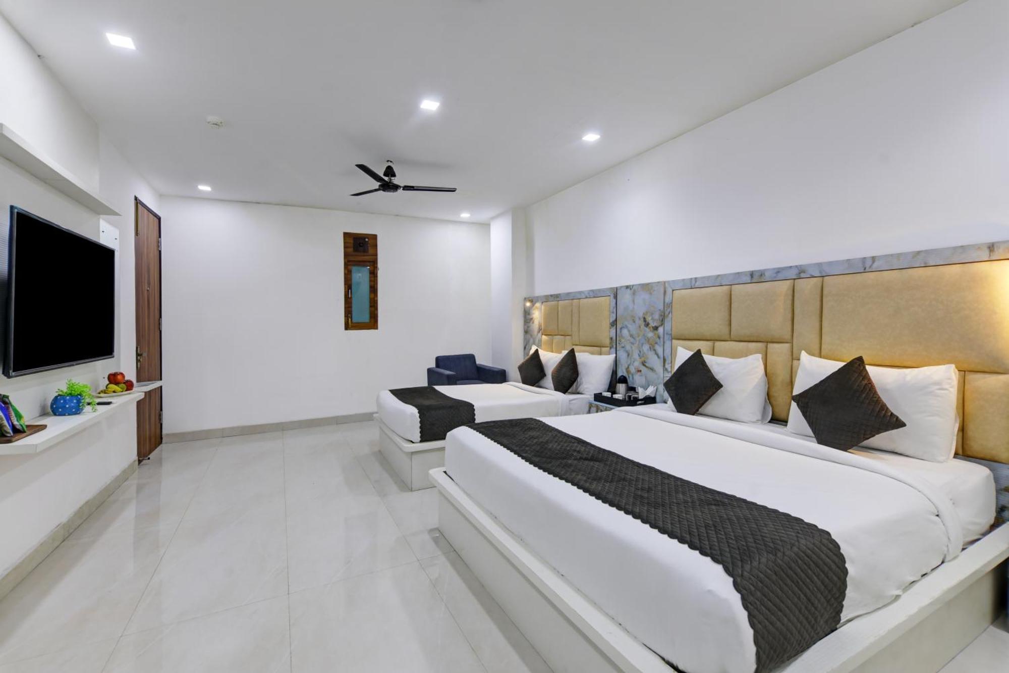 Status By Hotel The Emporio Ghaziabad Exterior photo