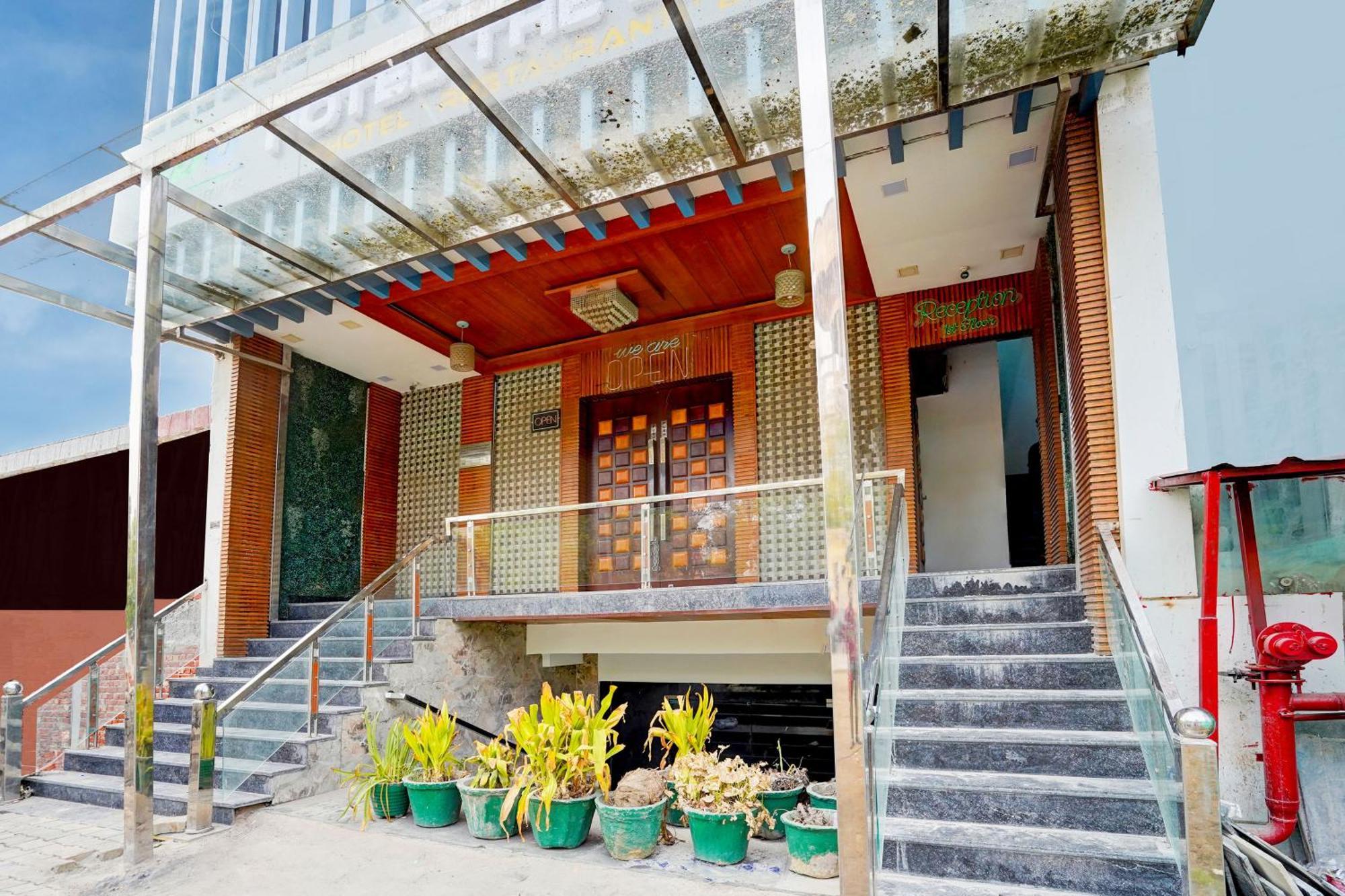 Status By Hotel The Emporio Ghaziabad Exterior photo